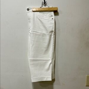 Christopher and Banks White Capris